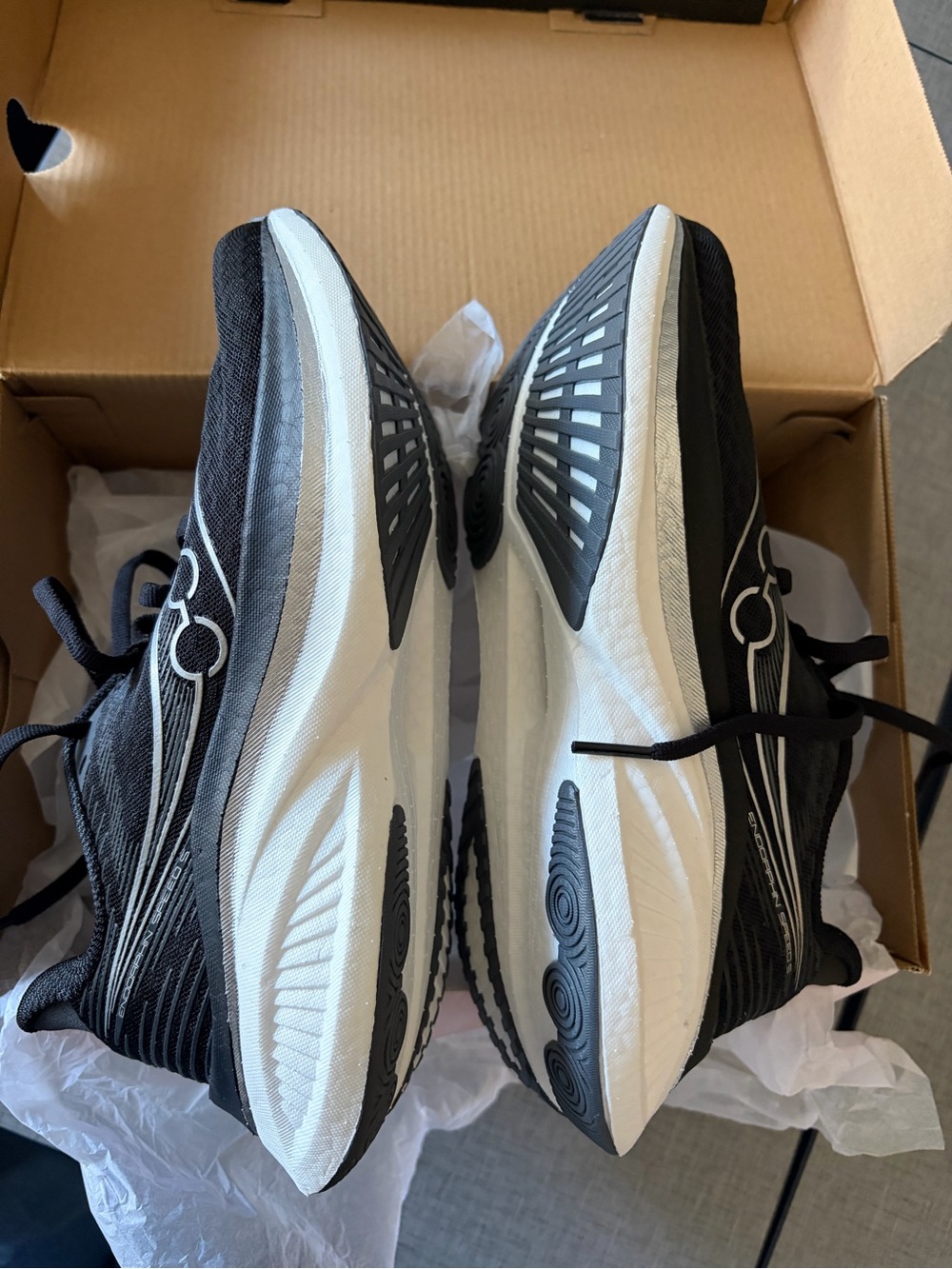 Saucony Endorphin Speed 5 NEW IN BOX - Picture 4 of 9